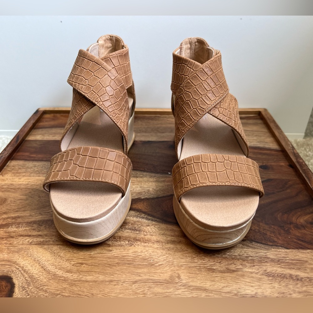 Dr.Scholl's Wedge Platform Sandal, brand new, size 36